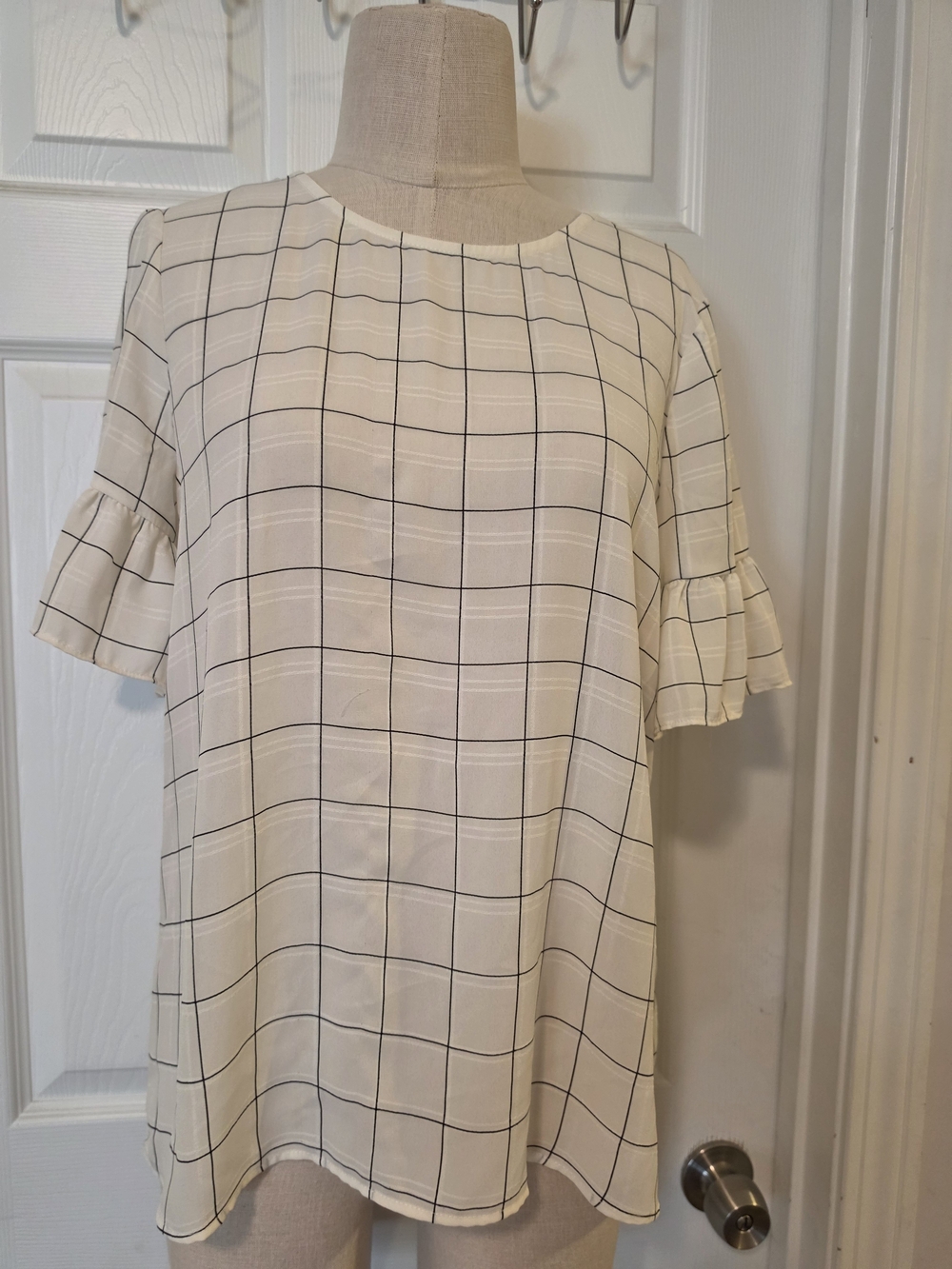 Women's Cream Grid-Print Ruffle Sleeve Top Size Medium⁰